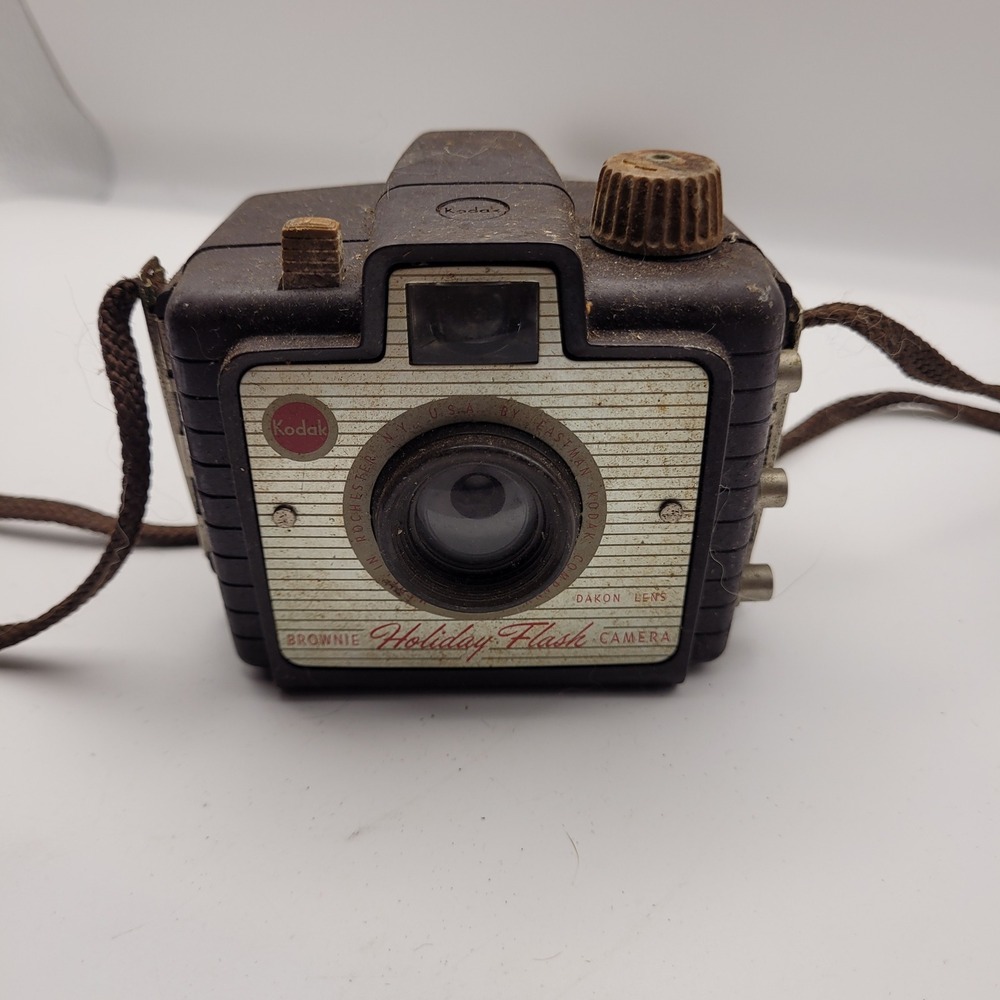 Vintage Kodak Brownie Holiday Flash Camera Dakon Lens Brown Bakelite 127 Film